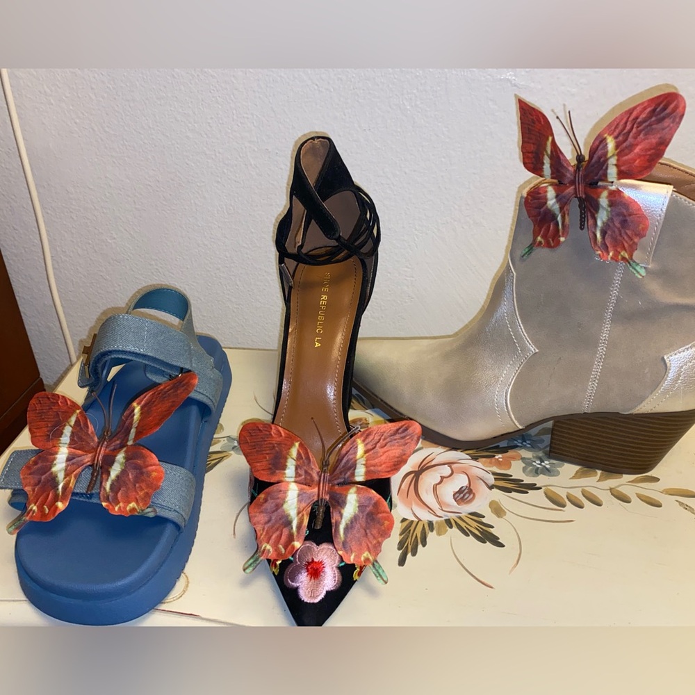 Butterfly shoe accessory clip on. You receive a pair (two butterflies)